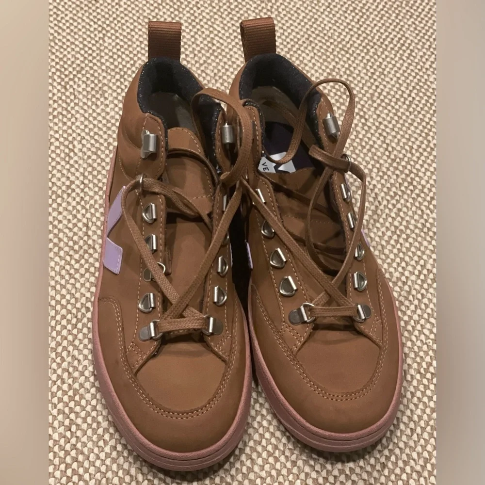 VEJA Gender Inclusive Roraima High Top Sneaker NWOT - Picture 3 of 14